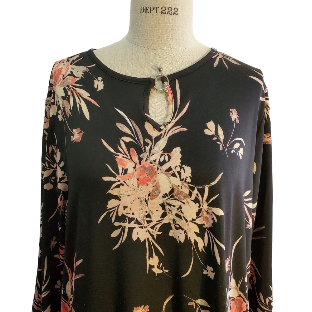 Nue Options Women's‎ Black Toggle Keyhole Floral Top With Back Cutout Size XL